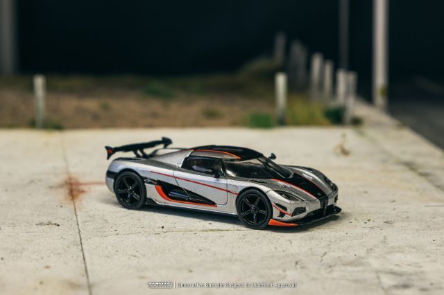 Tarmac 1/64 ケーニグセグ アゲーラ RS ムーンシルバー/ブラック