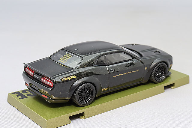 ベルモット　チャレンジ戦 Tarmac 1/64 LB-WORKS ダッジ チャレンジャー SRT ヘルキャット