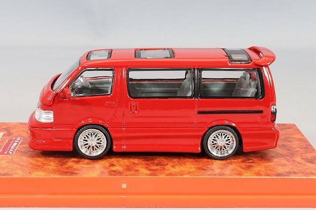 Tarmac 1/64 トヨタ ハイエース ワゴン カスタム レッド