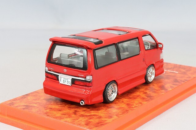 Tarmac 1/64 トヨタ ハイエース ワゴン カスタム レッド