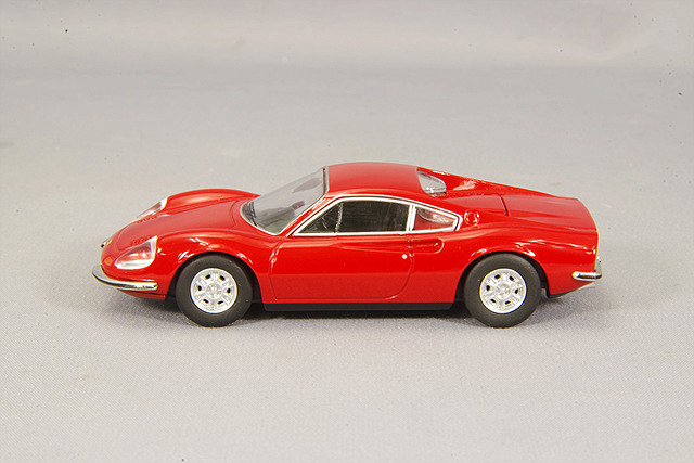 トミカリミテッドヴィンテージ 1/64 ディーノ 246 gt 赤