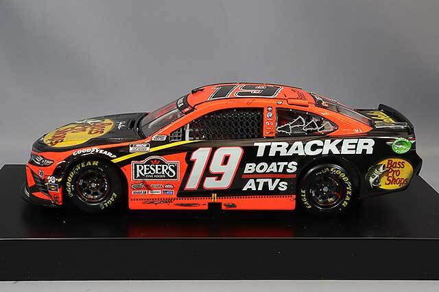 NASCAR 1/24カムリ 初制覇記念限定品　送料込み マーティン・トゥールークスJr.が駆るNASCARマシン「TOYOTA