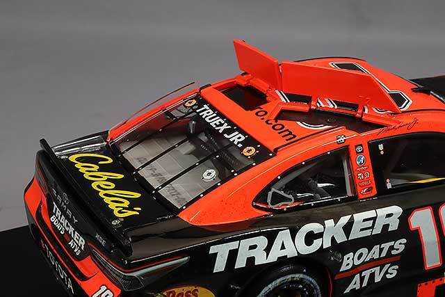 NASCAR 1/24カムリ 初制覇記念限定品　送料込み マーティン・トゥールークスJr.が駆るNASCARマシン「TOYOTA