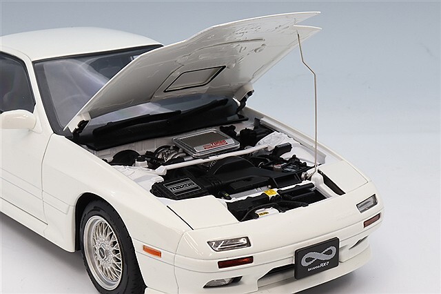 WHELART 1/18 マツダ サバンナ RX-7 (FC) アンフィニ ホワイト 右ハンドル