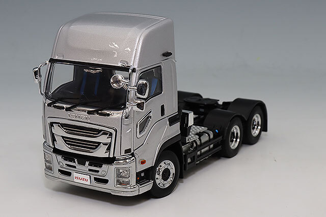 WSI 1/50 いすゞ ギガ ショートキャブ 6x4 グレー