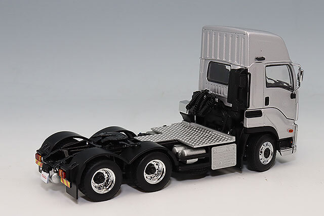 WSI 1/50 いすゞ ギガ ショートキャブ 6x4 グレー