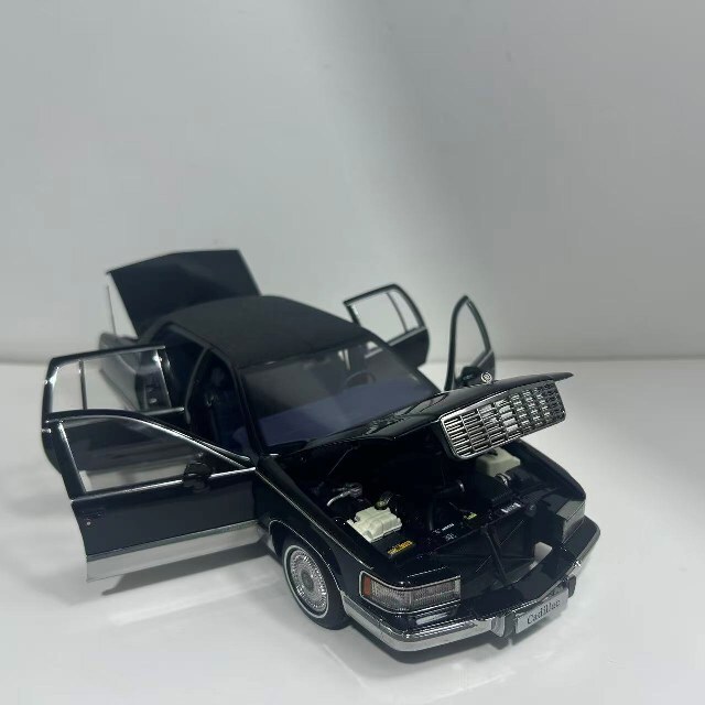予約品】 XiaoGuang MODEL 1/18 キャデラック フリートウッド ブラック