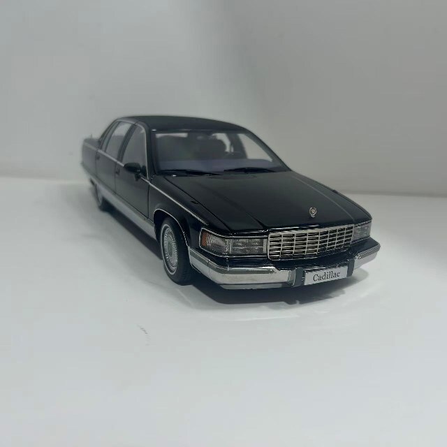 予約品】 XiaoGuang MODEL 1/18 キャデラック フリートウッド ブラック