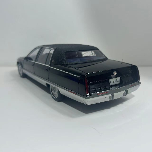 予約品】 XiaoGuang MODEL 1/18 キャデラック フリートウッド ブラック