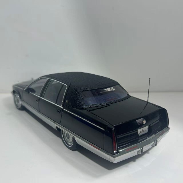 予約品】 XiaoGuang MODEL 1/18 キャデラック フリートウッド ブラック