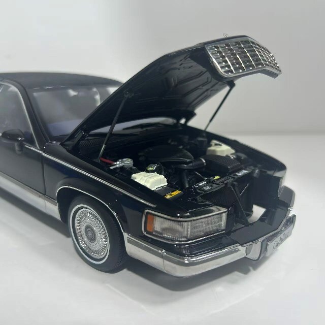予約品】 XiaoGuang MODEL 1/18 キャデラック フリートウッド ブラック