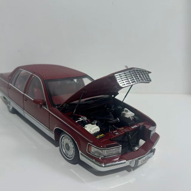 予約品】 XiaoGuang MODEL 1/18 キャデラック フリートウッド レッド