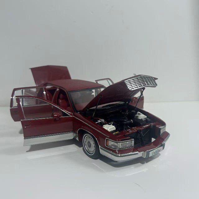 予約品】 XiaoGuang MODEL 1/18 キャデラック フリートウッド レッド