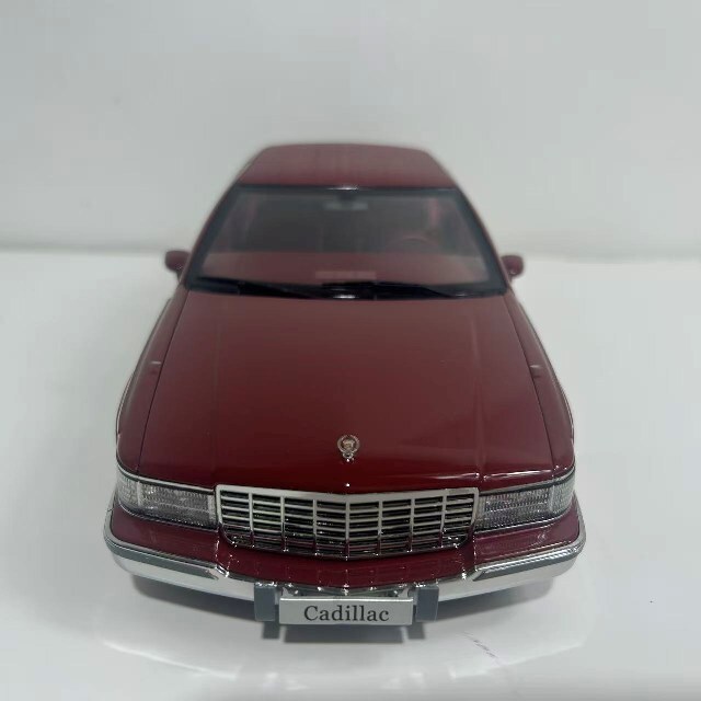 予約品】 XiaoGuang MODEL 1/18 キャデラック フリートウッド レッド