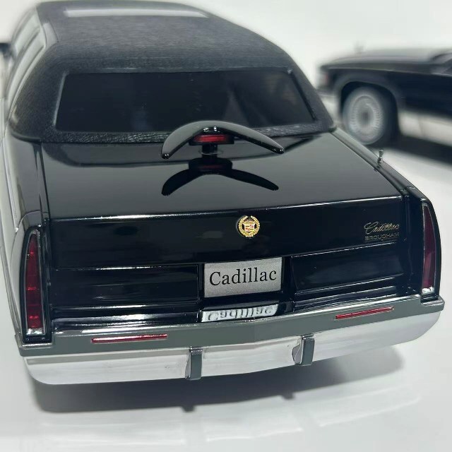 予約品】 XiaoGuang MODEL 1/18 キャデラック フリートウッド ロング