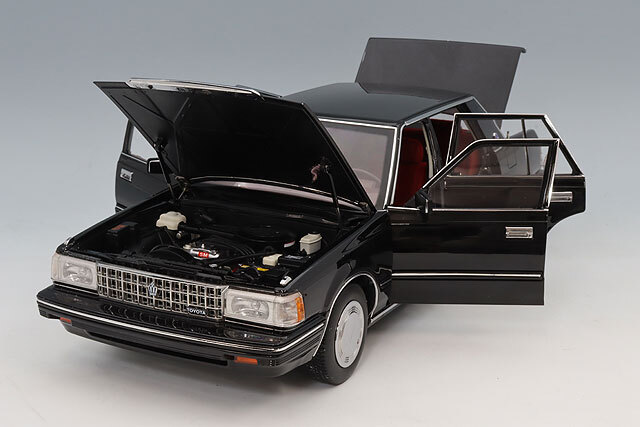 XiaoGuang MODEL 1/18 トヨタ クラウン MS122 ブラック (内装レッド)