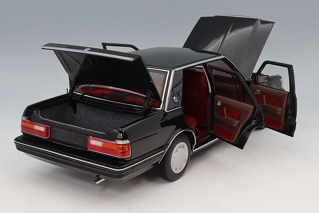 101-110 XiaoGuang 1/18 トヨタ クラウン MS122 XiaoGuang MODEL 1/18 トヨタ クラウン MS122 シルバー/内装ブルー
