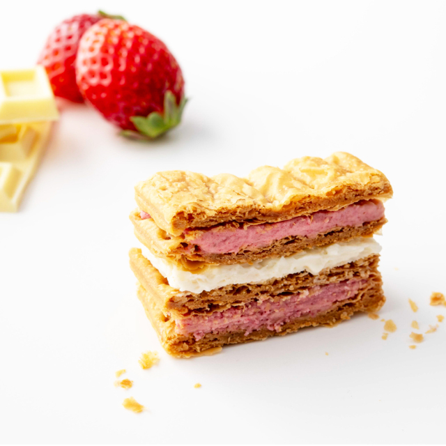 苺とホワイトチョコのミルフイユイメージ_1000