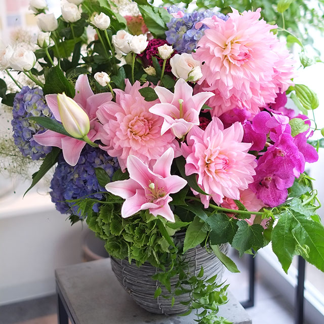 楽屋見舞いのフラワーアレンジメント