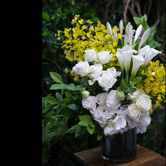 ガラスベース｜フラワーアレンジメント｜季節花おまかせ｜各種お祝い・昇進祝・就任祝の花|イエロー系｜20,000円｜G1529066
