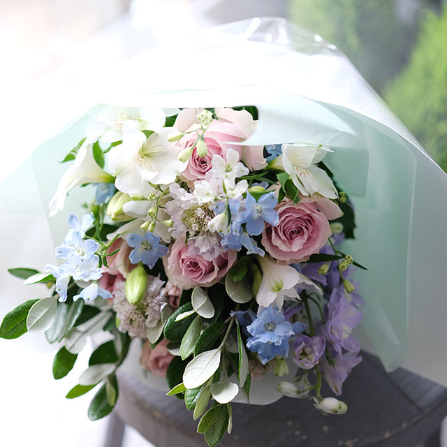 花束｜季節花おまかせ｜誕生日・記念日の花｜ミックスカラー｜8,000円｜GB1529023