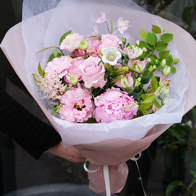 花束｜季節花おまかせ｜誕生日・記念日の花｜ピンク｜7,000円｜GB1529027