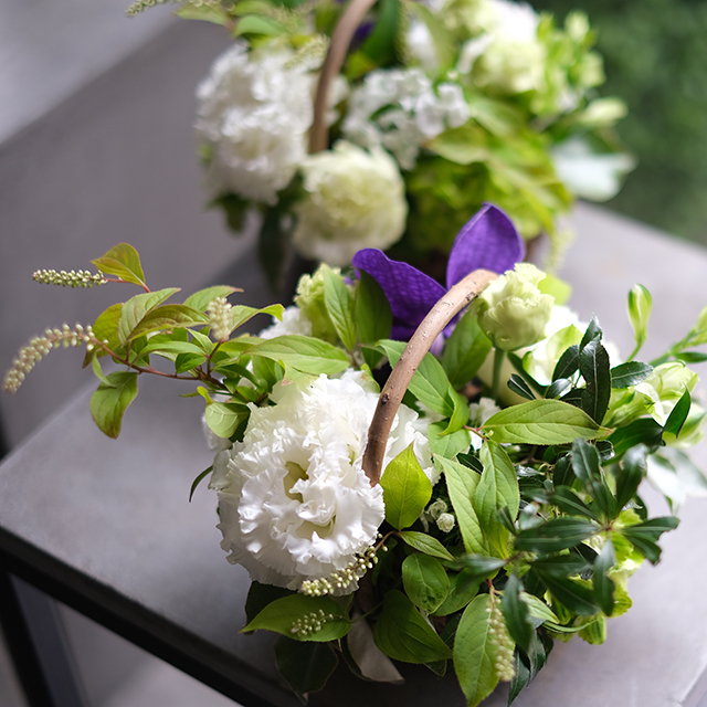フラワーアレンジメント バスケットタイプ 薔薇とカーネーション プリザーブドフラワー 花籠 フラワー