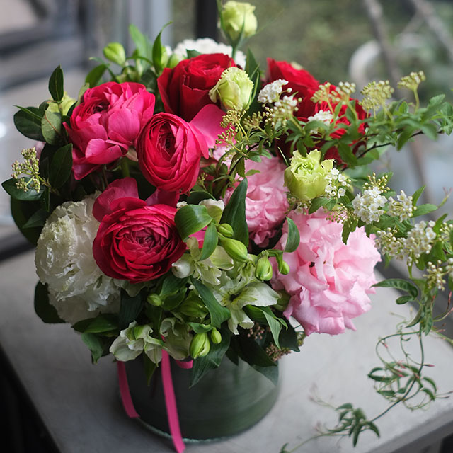 天使・アンティーク調・ベリー・ピオニーフラワーアレンジメント特大サイズ プチサイズフラワーアレンジメント | flower arrangement Sibe.