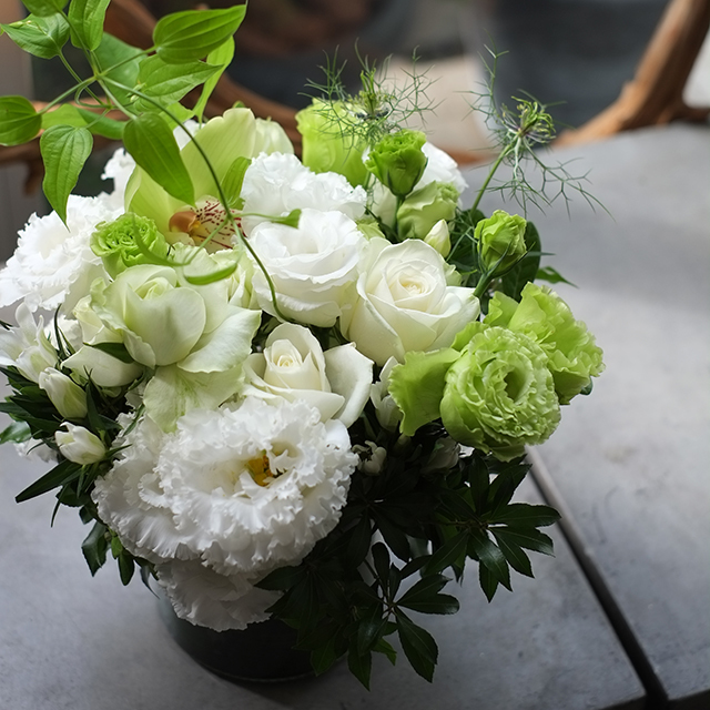 ガラスベース｜フラワーアレンジメント｜季節花おまかせ｜誕生日・記念