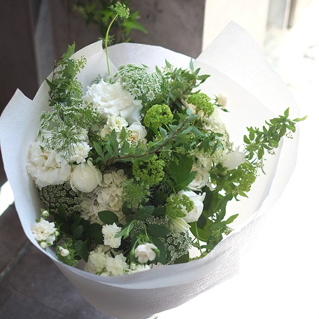 花束 生花 花束 おまかせ18,000円コース｜胡蝶蘭通販のベイサイドフラワー
