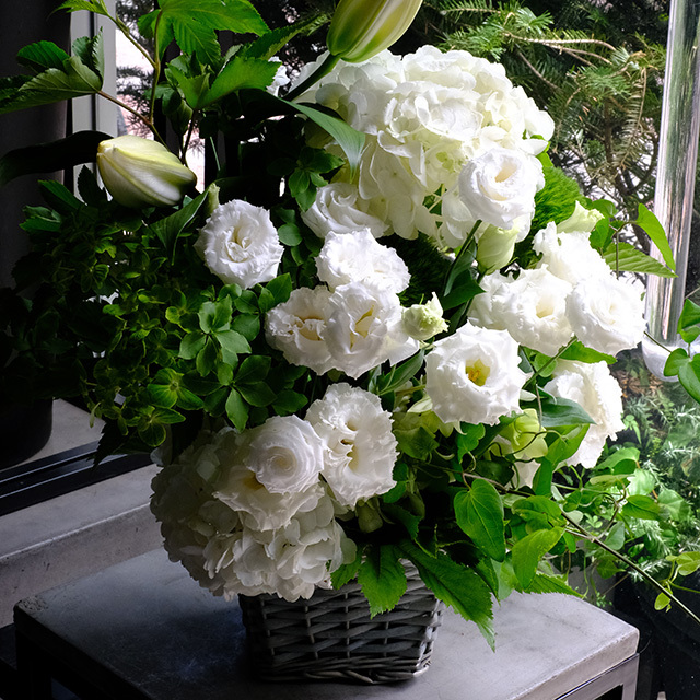 お悔やみのお花ホワイトグリーン