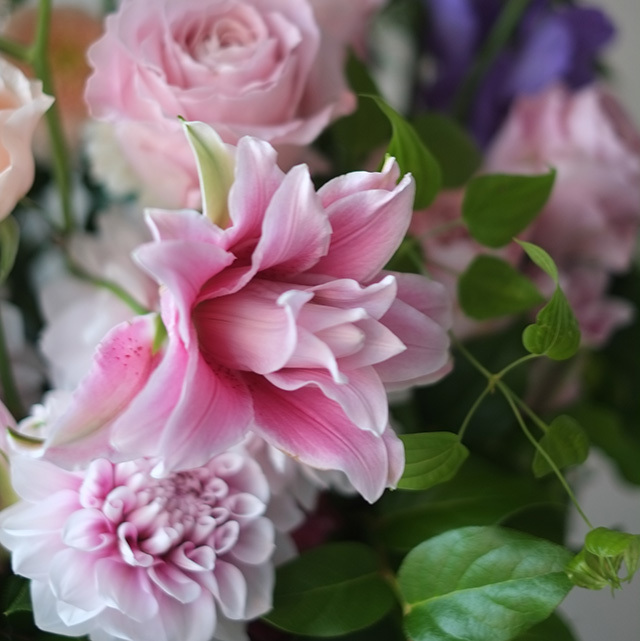 バスケット｜フラワーアレンジメント｜季節花おまかせ｜東京23区のみ