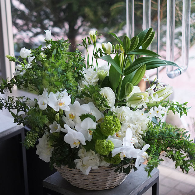 バスケット お悔やみの花 お供えの花 季節花おまかせ 000円 Iconicflower