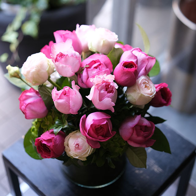 おまとめ専用【Ianthe】 薔薇モチーフのフラワーベース【シルバープレート】 イギリスアンティークのフラワーベース、お花の形がおしゃれな