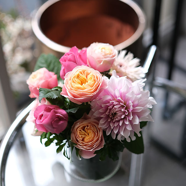 ガラスベース｜フラワーアレンジメント｜季節花おまかせ｜誕生日・記念