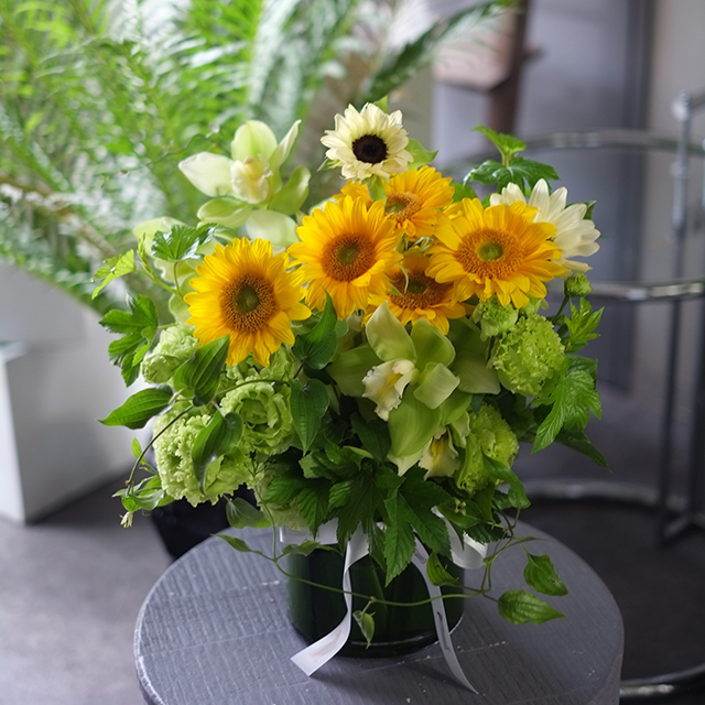 ガラスベース フラワーアレンジメント ひまわり イエロー系 12 000円 G Iconicflower