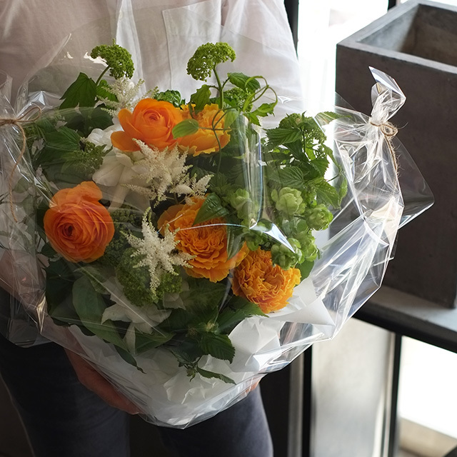 お祝いのフラワーアレンジメント