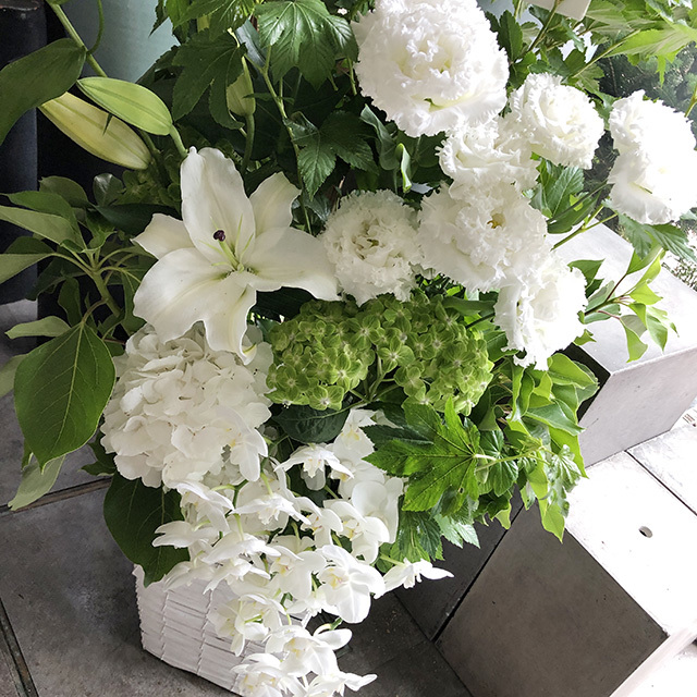 バスケット フラワーアレンジメント 季節花おまかせ 000円 東京23区のみ配達 Iconicflower