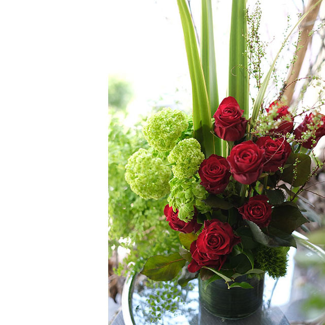 ガラスベース｜フラワーアレンジメント｜赤バラ｜御祝い・プレゼントの