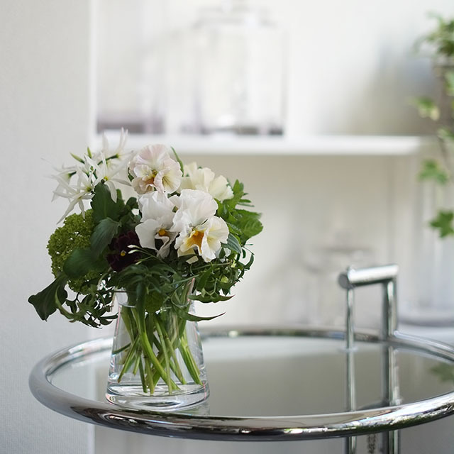 花瓶付き花束｜FlowerGardenPosyVase｜季節花おまかせ｜7,000円｜V15129001