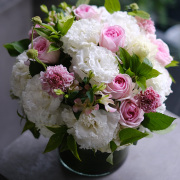 ガラスベース｜フラワーアレンジメント｜季節花おまかせ｜結婚祝いの花｜ホワイト＆ピンク｜15,000円｜G1529065