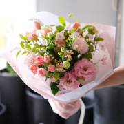 花束｜季節花おまかせ｜誕生日・記念日・プレゼントの花｜サーモンピンク｜7,000円｜GB1529026