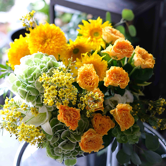 バスケット｜フラワーアレンジメント｜季節花おまかせ｜御祝いの花｜イエロー系｜18,000円｜1529019