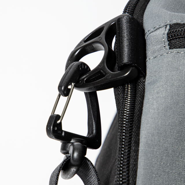 JONES(ジョーンズ）- Varsity Duffle （ダッフルバッグ）- Charcoal