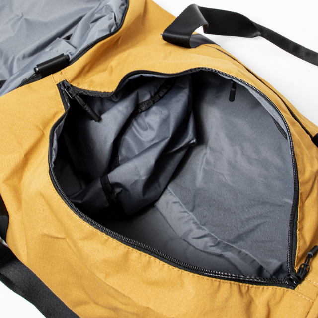 JONES(ジョーンズ）- Varsity Duffle （ダッフルバッグ）- Wheat