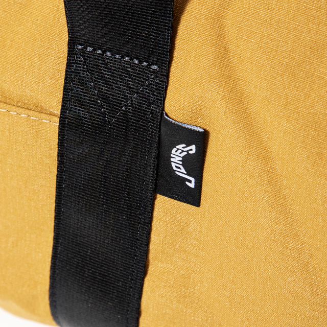 JONES(ジョーンズ）- Varsity Duffle （ダッフルバッグ）- Wheat