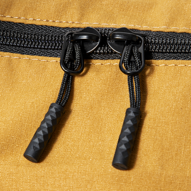 JONES(ジョーンズ）- Varsity Duffle （ダッフルバッグ）- Wheat