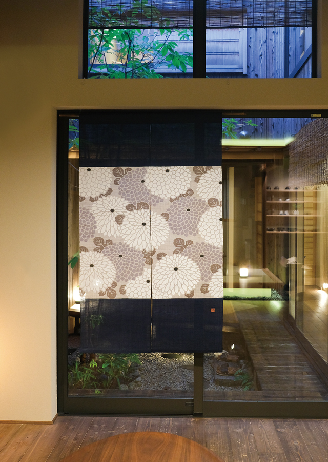 手染め麻のれん「丸菊瑠璃紺」 [京都洛柿庵オンラインショップ]