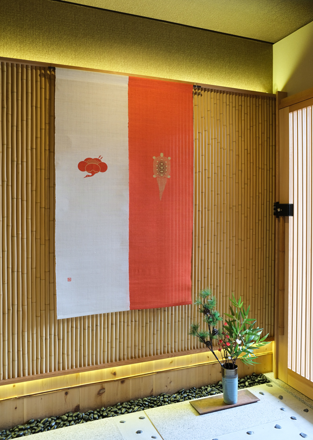 紅白のれん「梅鶴蓑亀」