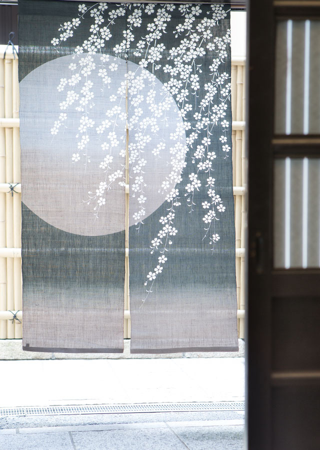 ろうけつ染めのれん「桜月夜」